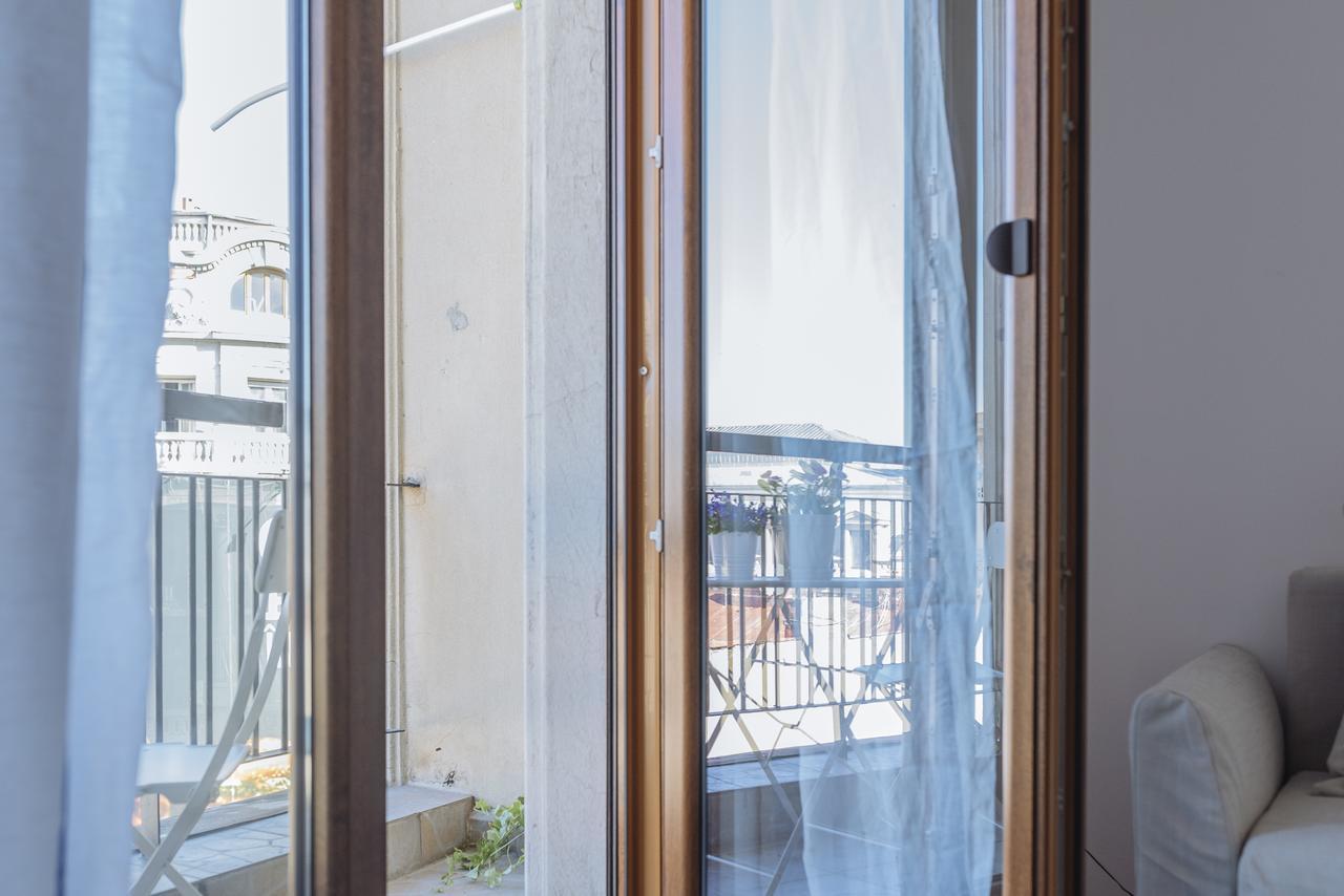 Old Town - City Center Apartment บูคาเรสต์ ภายนอก รูปภาพ